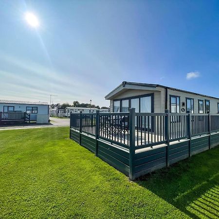Stunning Lodge Full Sea Views At Broadland Sands In Suffolk Ref 20089Bs Hopton on Sea المظهر الخارجي الصورة
