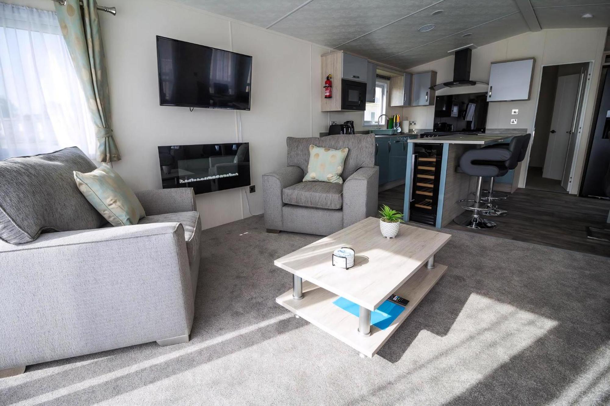 Stunning Lodge Full Sea Views At Broadland Sands In Suffolk Ref 20089Bs Hopton on Sea المظهر الخارجي الصورة