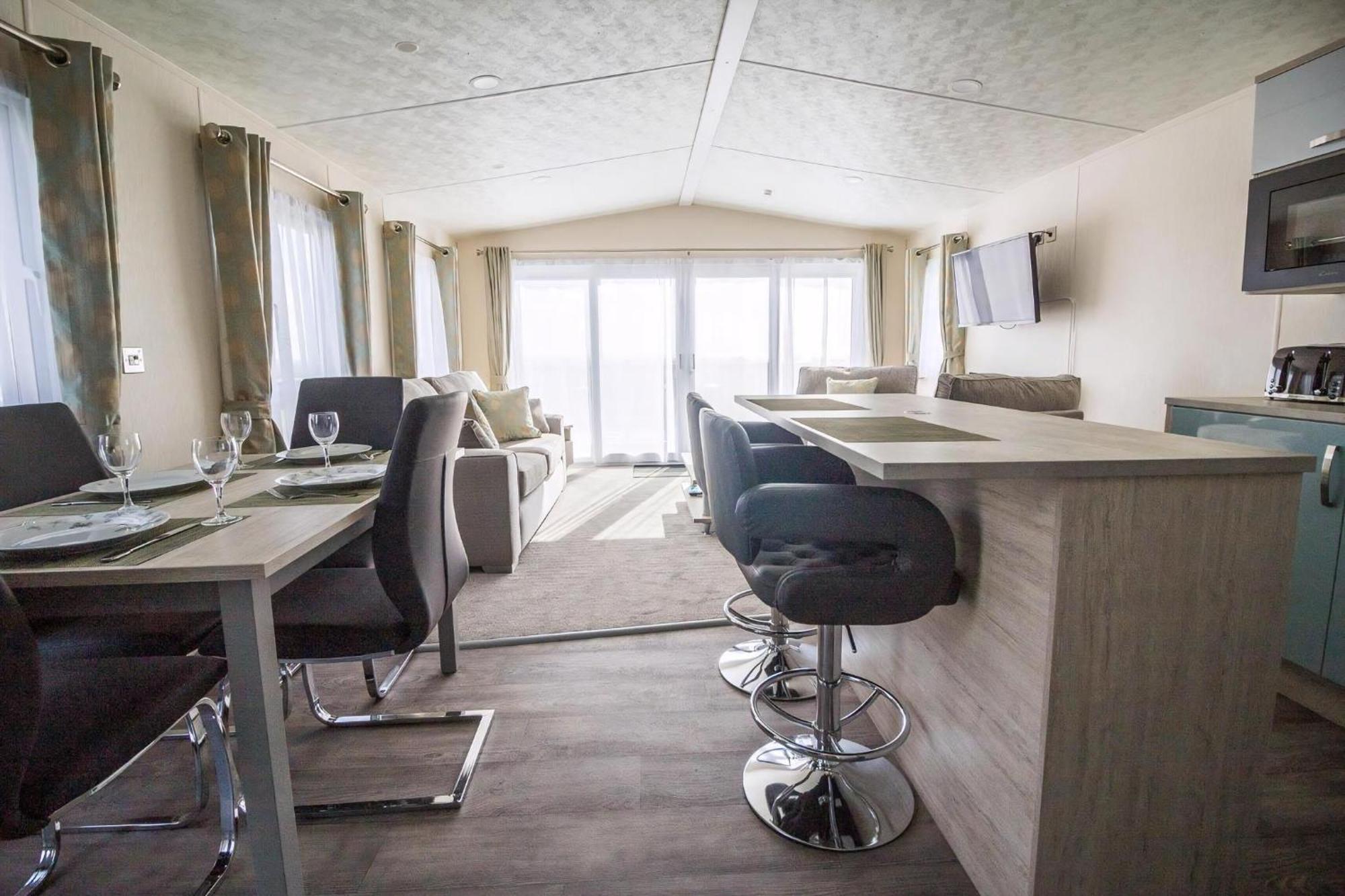 Stunning Lodge Full Sea Views At Broadland Sands In Suffolk Ref 20089Bs Hopton on Sea المظهر الخارجي الصورة