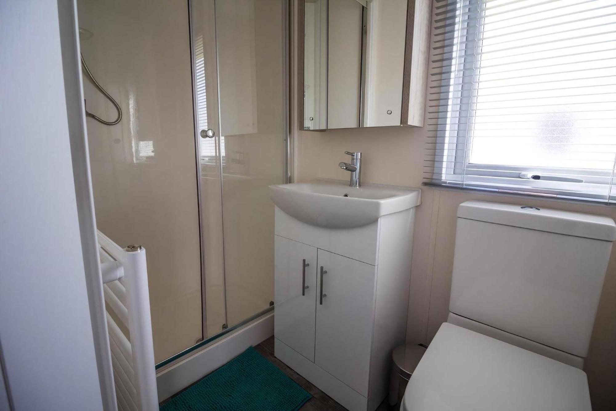 Stunning Lodge Full Sea Views At Broadland Sands In Suffolk Ref 20089Bs Hopton on Sea المظهر الخارجي الصورة