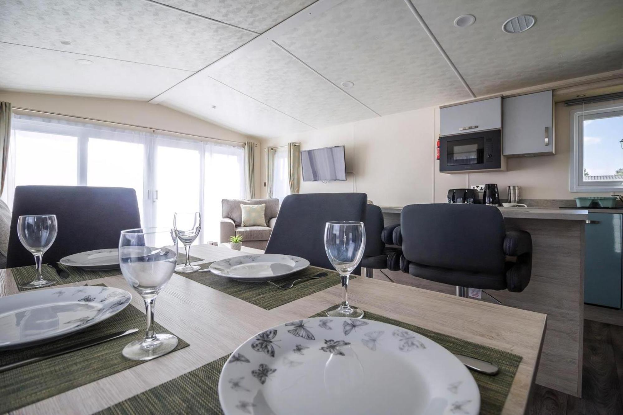 Stunning Lodge Full Sea Views At Broadland Sands In Suffolk Ref 20089Bs Hopton on Sea المظهر الخارجي الصورة